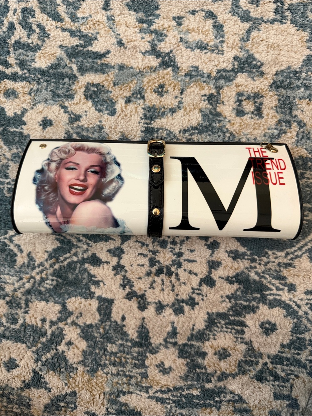 Source Unknown White Black Graphic Clutch with Glam Portrait